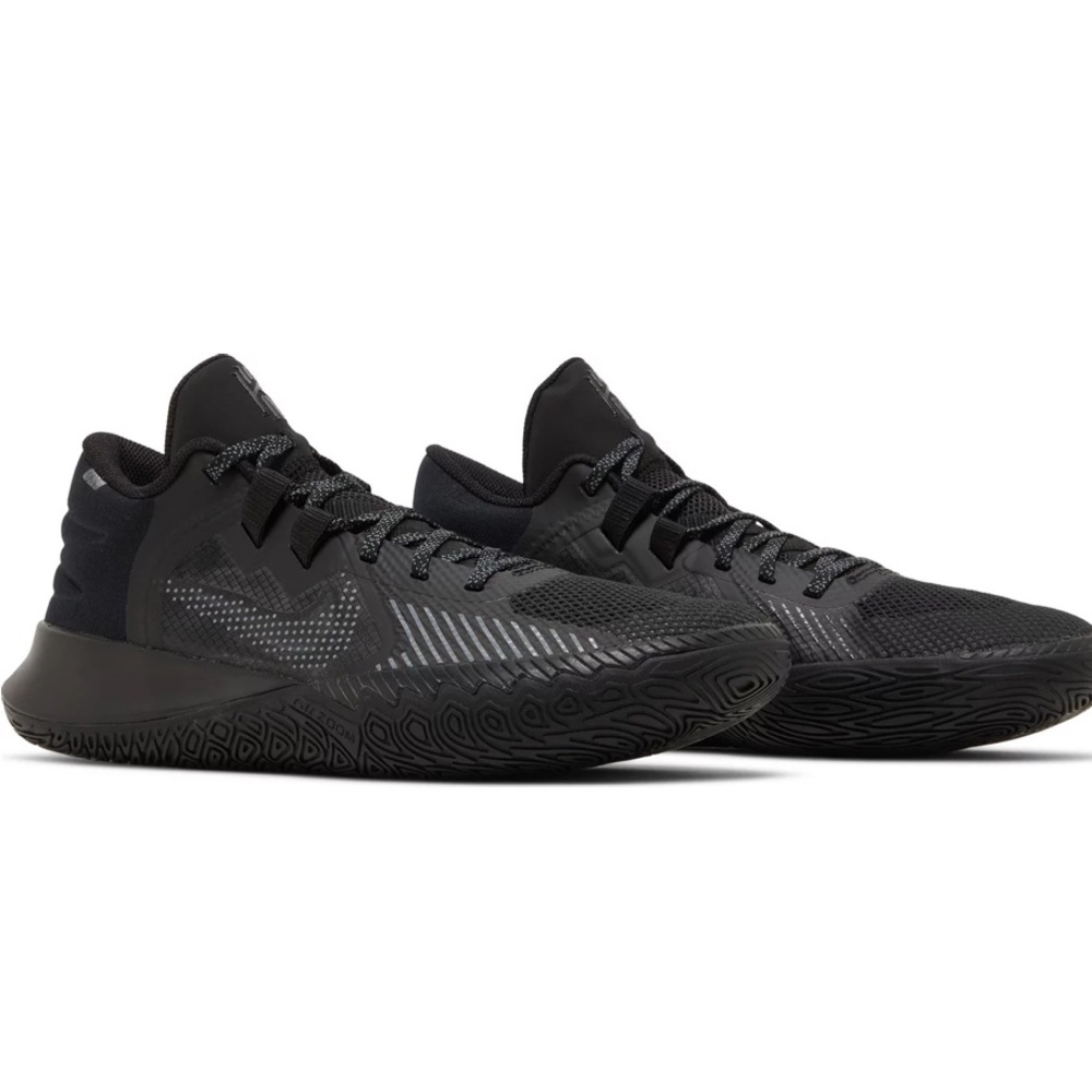 Nike Black Kyrie Flytrap V sneakers 7.5M/ 9W